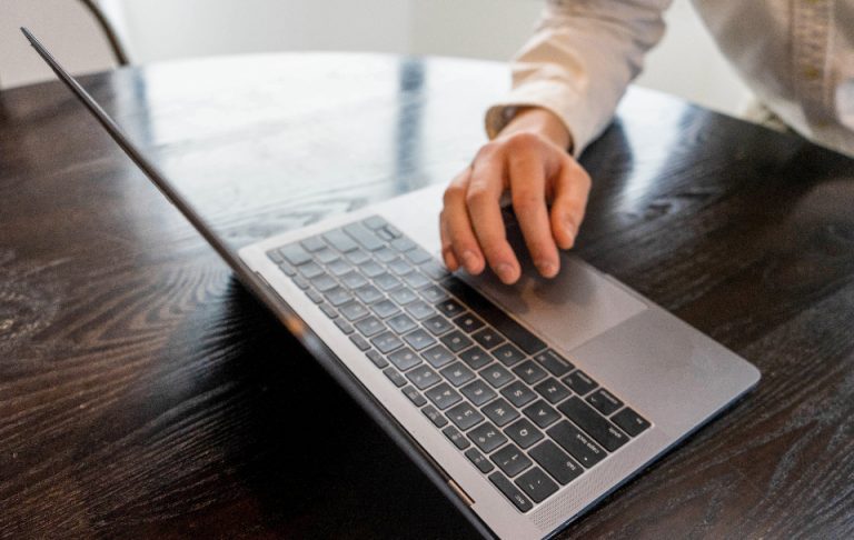 Как вести базу клиентов в CRM без потерь
