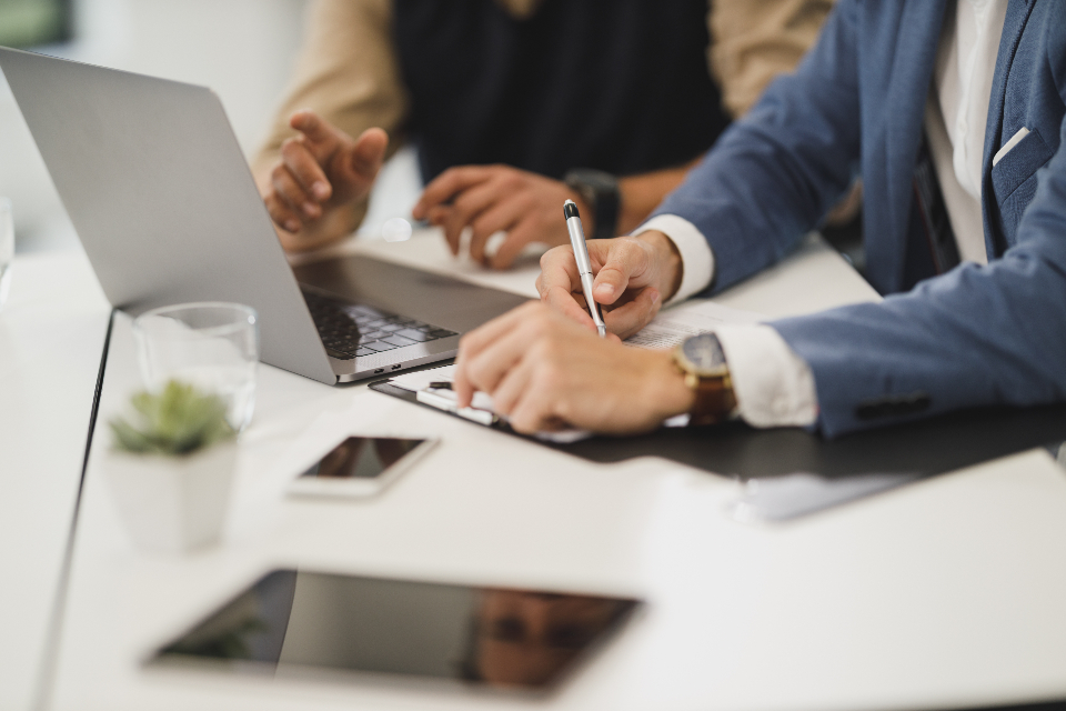 Мобильная CRM для удаленной работы: как выбрать и сколько стоит